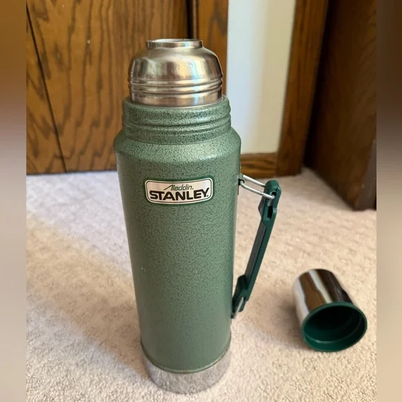 Vintage Stanley Aladdin Thermos with Handle 1 Quart - Picture 2 of 7